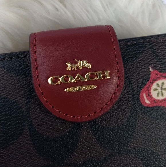 Coach Signature Christmas Ornament Print Medium Corner Zip Wallet - Picture 3 of 14